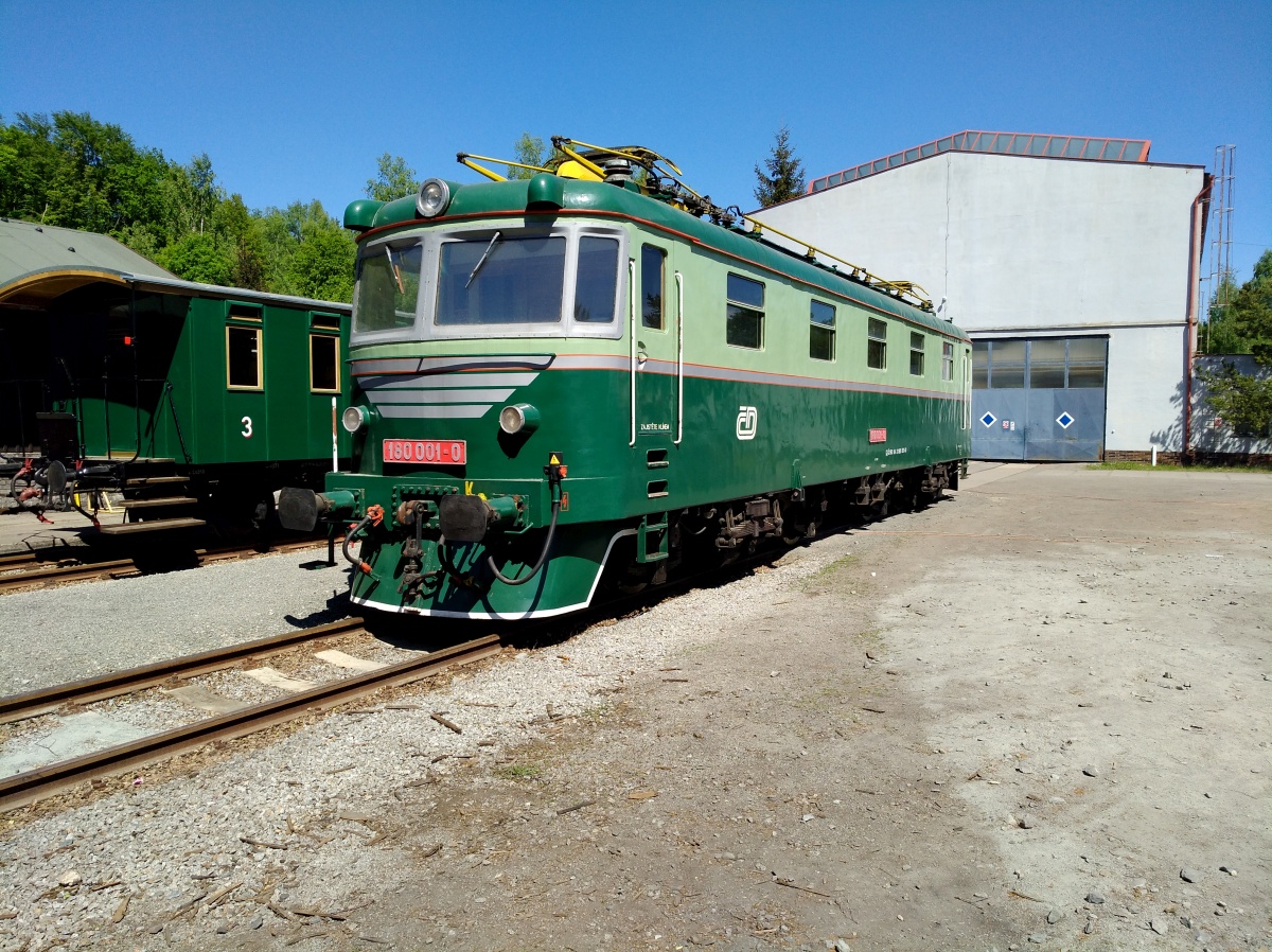 Elektrická lokomotiva Šestikolák 180.001 - foto 492