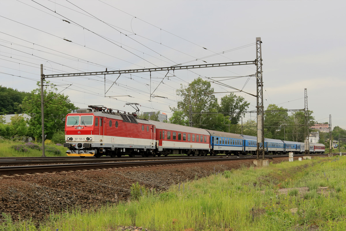 Lokomotiva 361.126-6 - foto 699