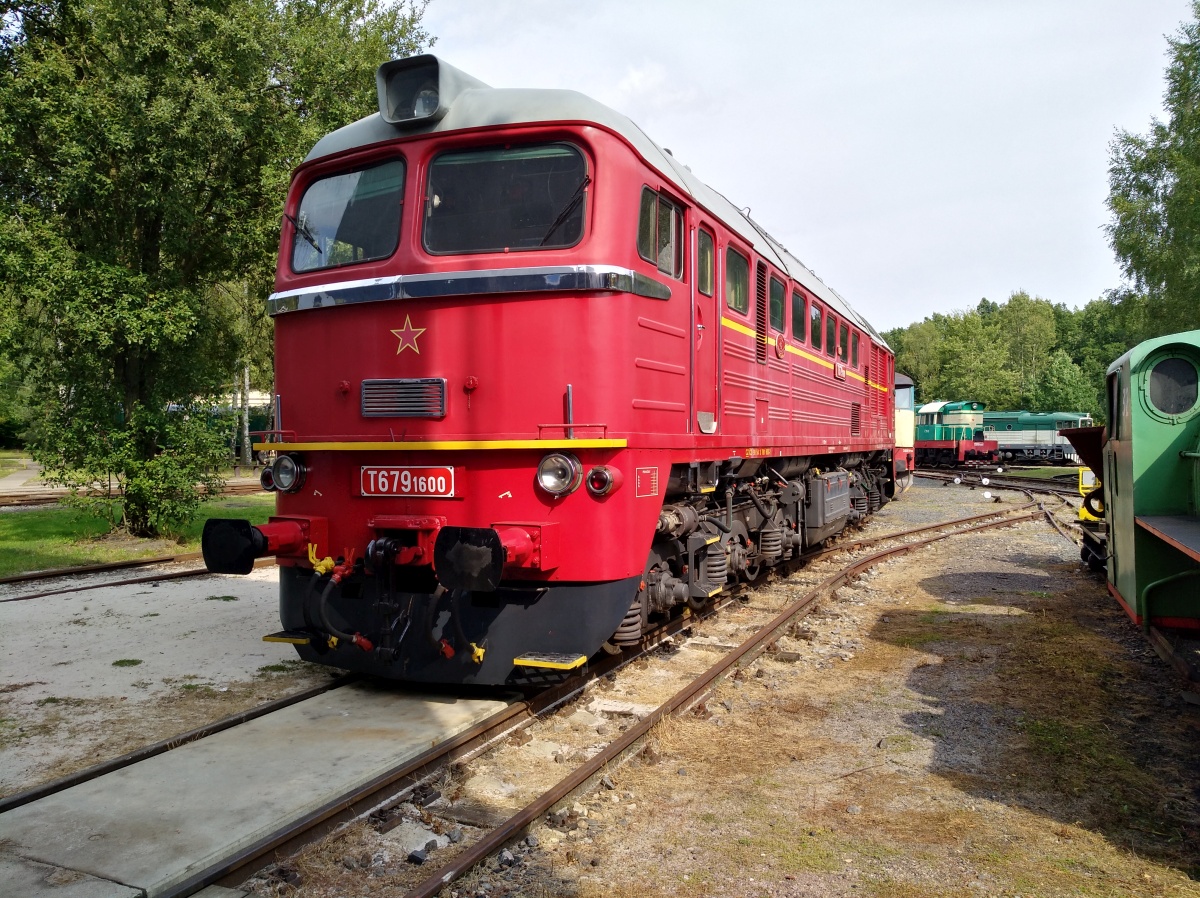 Motorová lokomotiva T679.1600 Sergej - foto 649