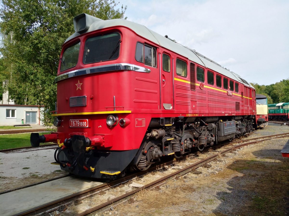 Motorová lokomotiva T679.1600 Sergej - foto 629
