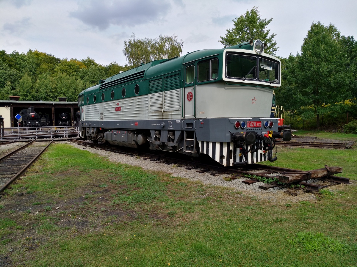 Motorová lokomotiva T478.3101 Brejlovec - foto 595